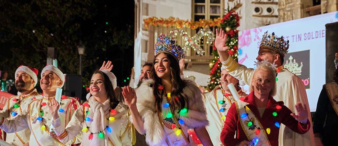 Ford Holiday River Parade - Rey Feo float