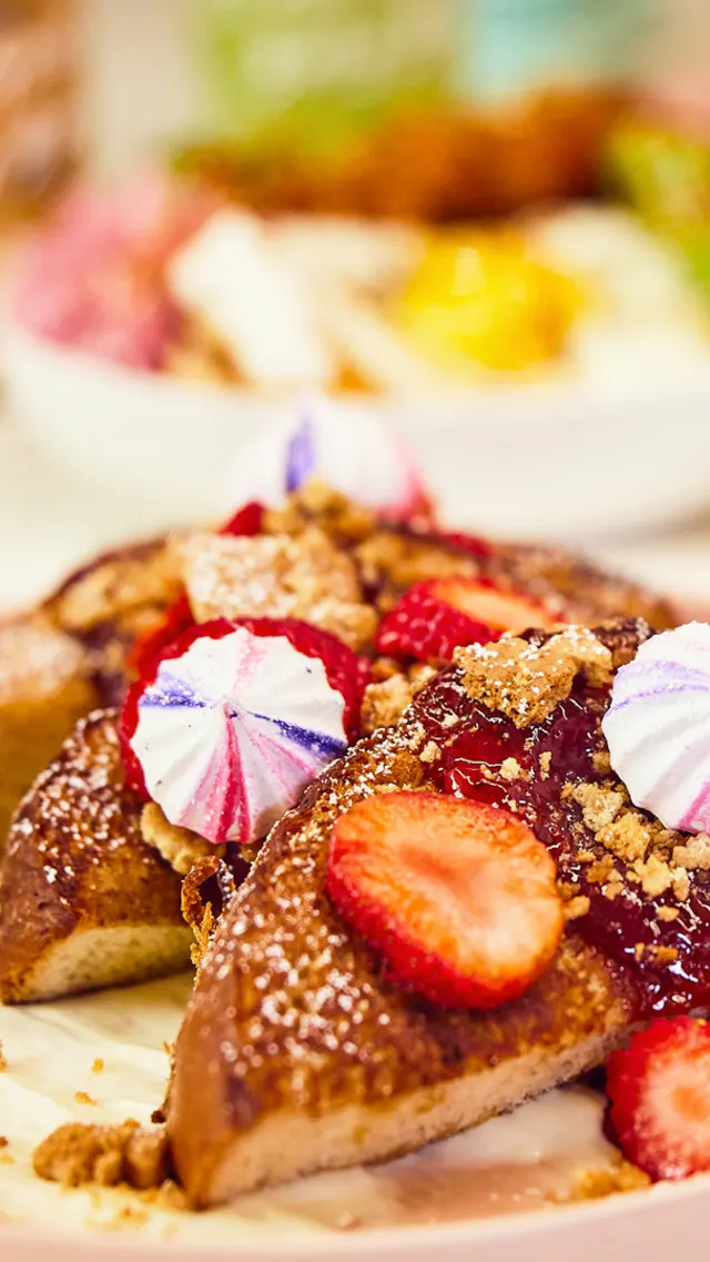 French toast with strawberries