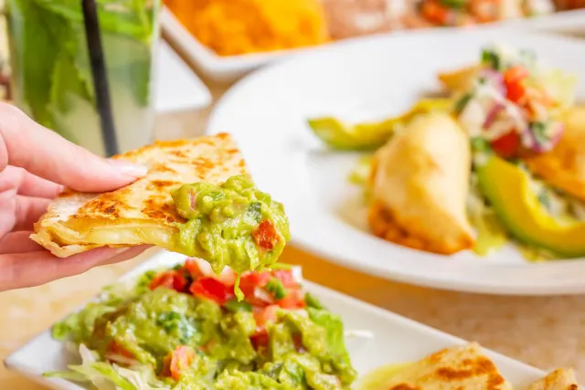 Acenar food plates and quesadilla