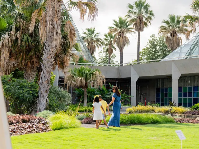 family at botanical gardens
