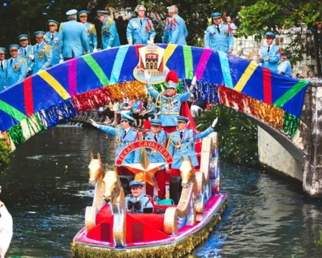 Texas-Cavaliers-Parade-VSA-700x438