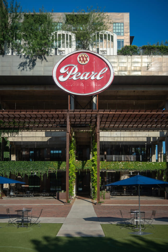 Pearl signage exterior