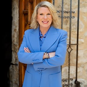 Kate Rogers Headshot
