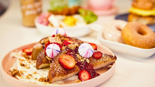 French toast with strawberries