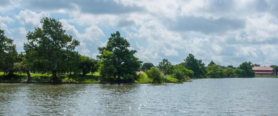 Woodlawn Lake Park in San Antonio