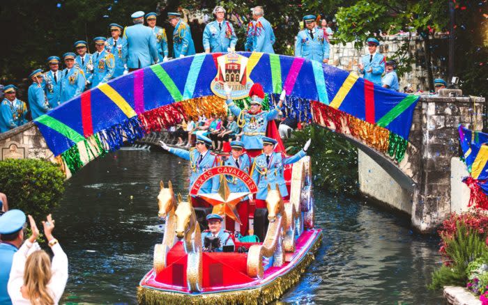 Texas-Cavaliers-Parade-VSA-700x438