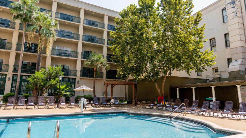 Find the Best San Antonio Hotels with Pools Here