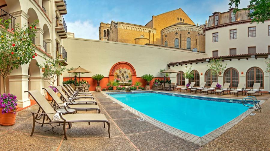 outdoor hotel pool