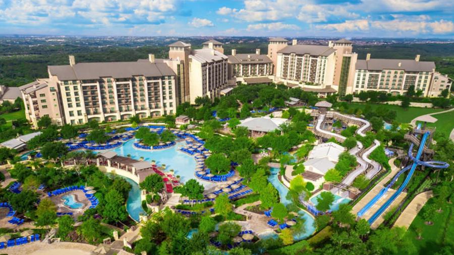 Birds eye view of hotel with lazy river.