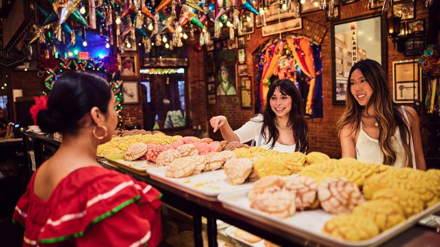 2 women ordering pastries