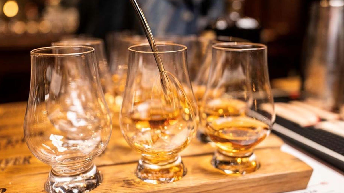 Devil's River Whiskey glass pouring