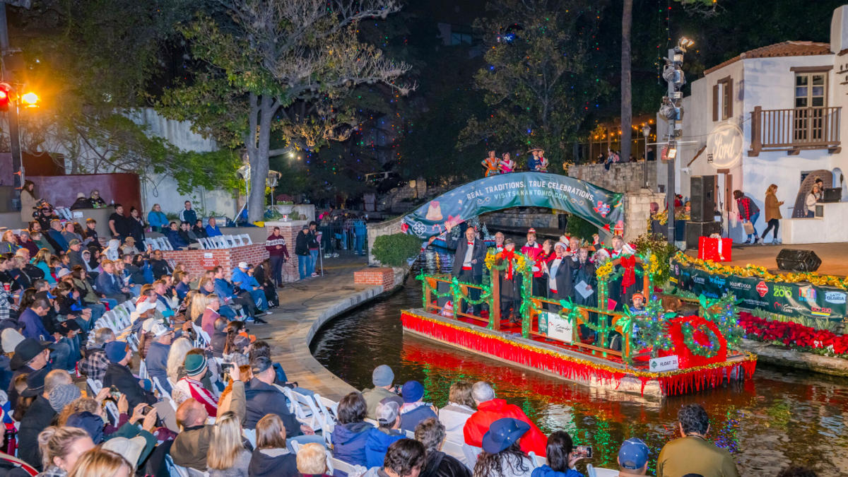 Ford Holiday River Parade 2022