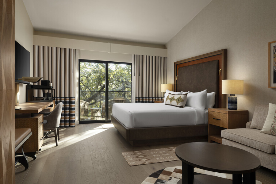 Hotel room in Plaza San Antonio with greenery outside.