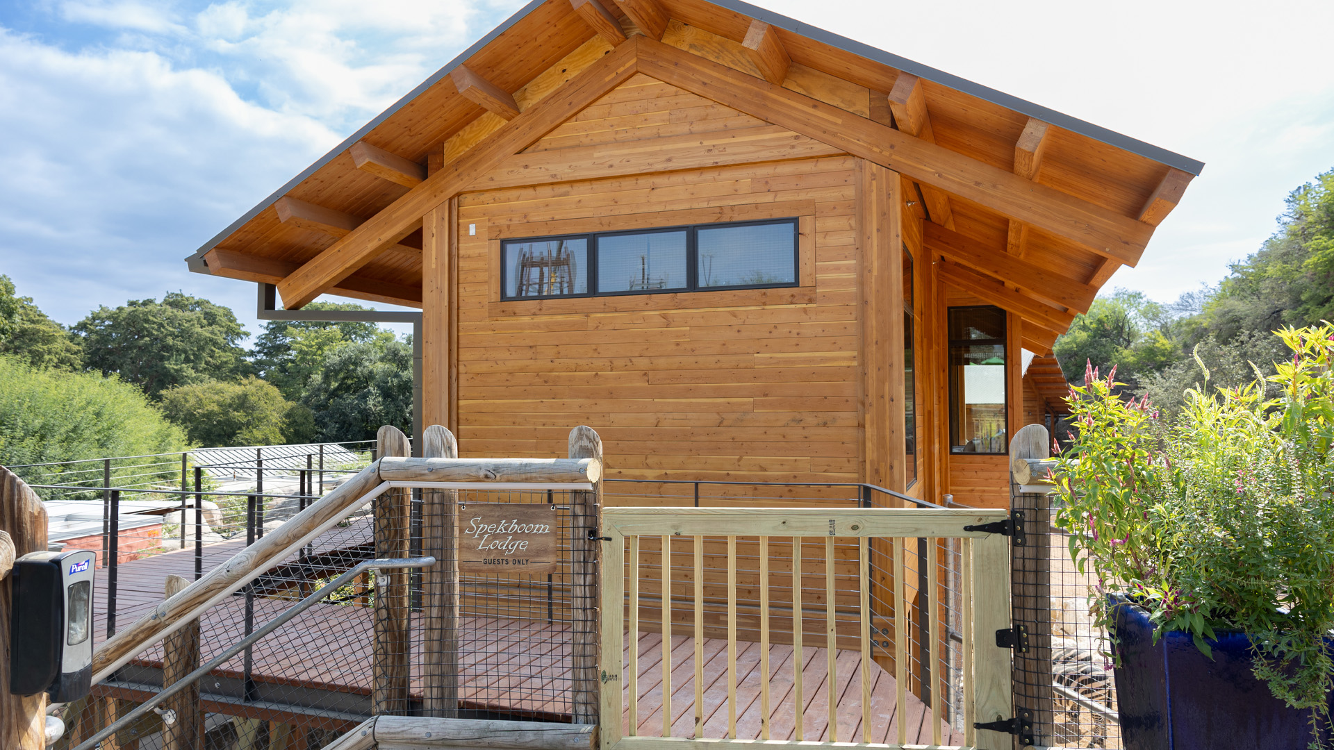 Exterior view of lodging inside San Antonio Zoo.