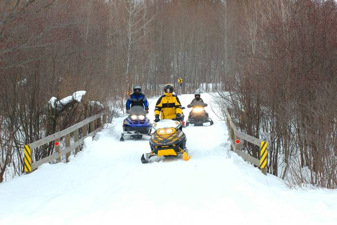 Snowblitz Snowmobile Rental