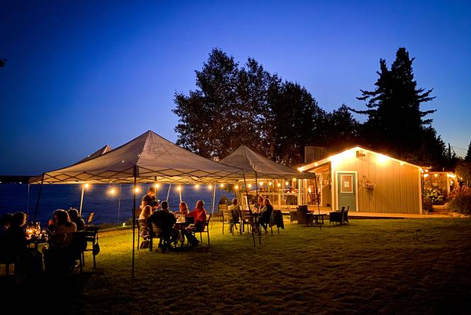 Outdoor Dining on Crystal Lake