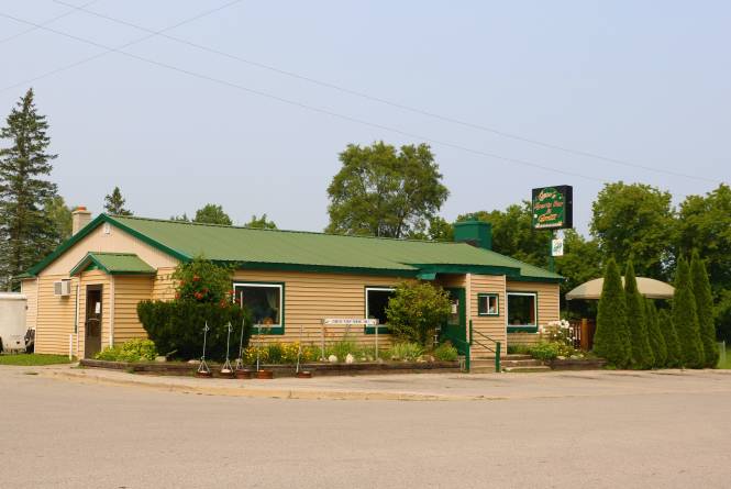 Geno's Sports Bar & Grill
