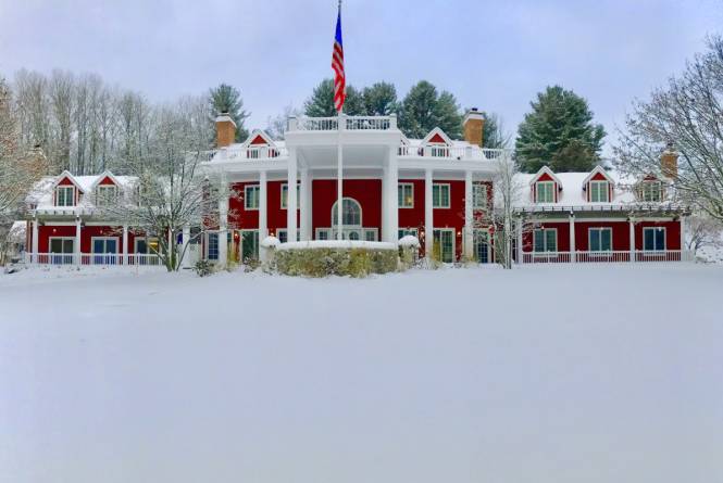 Inn-Front-Winter