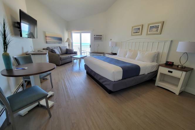 King Studio with Jacuzzi and Bay Views