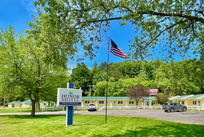 Honor Motel and Cabins