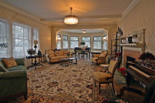 Wellington Inn Antiquities' Wellington Inn | Traverse City, MI 49686