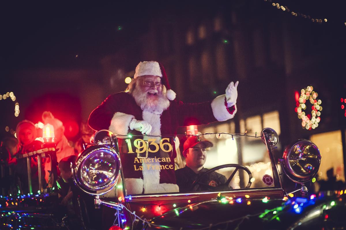 Downtown Traverse City Light Parade, Santa's Arrival & Tree Lighting