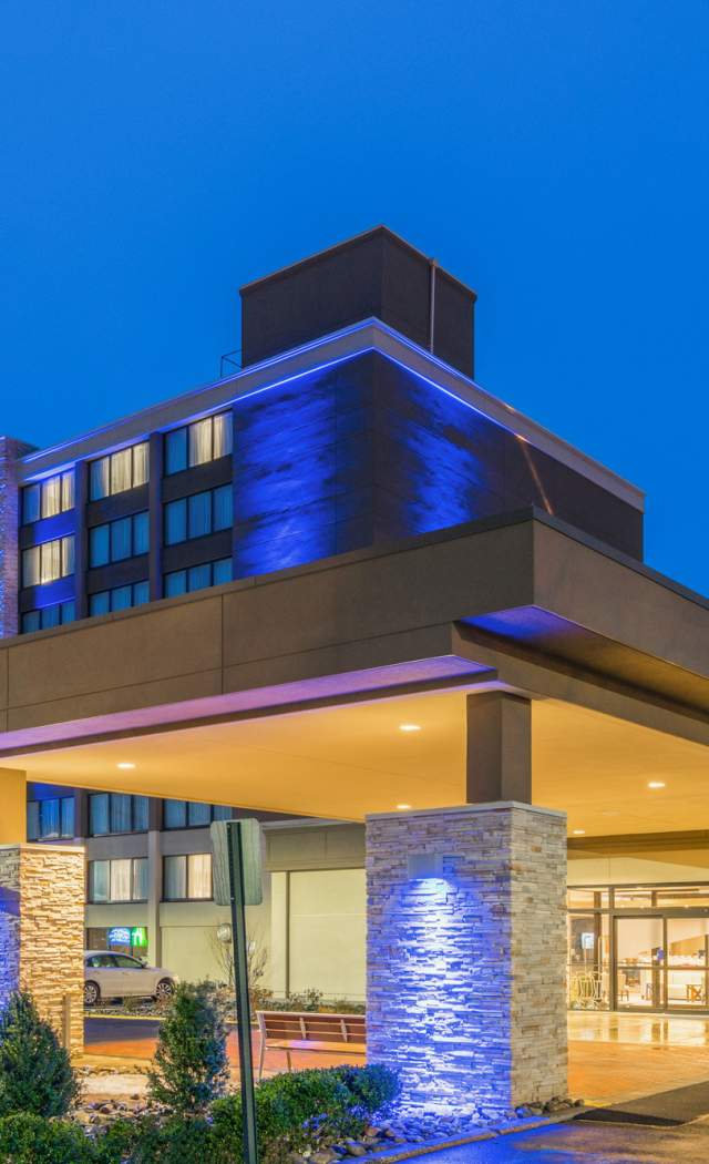 Holiday Inn Express & Suites-Fort Washington
