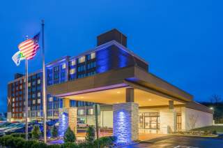 Holiday Inn Express & Suites-Fort Washington