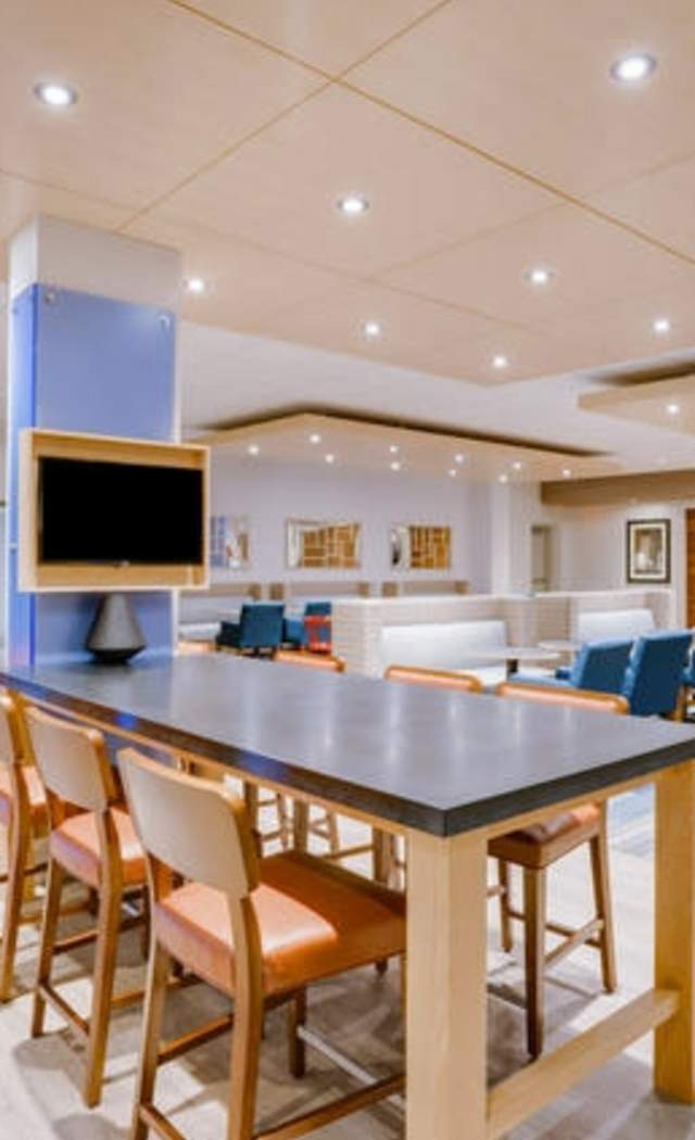 Holiday Inn Express - Fort Washington