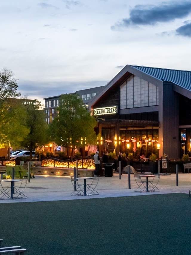 King of Prussia Town Center Spring 2021, shot by Dylan Eddinger for a freelance project.