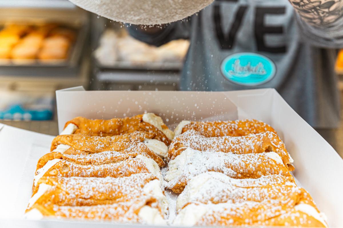 Lochel's Bakery Cannoli