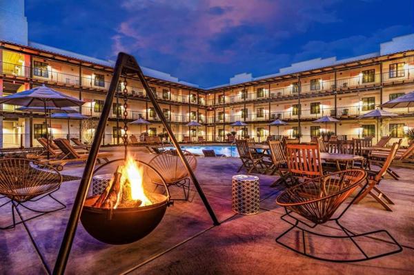 Fire pit, patio tables & chairs around the pool at the Texican Court Hotel