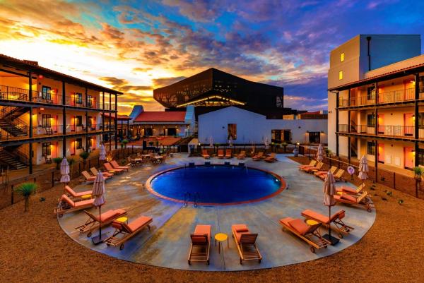 Texican Court Hotel