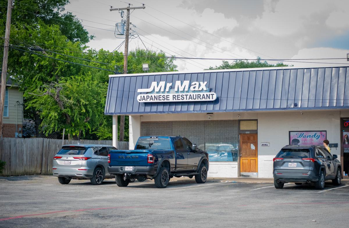Mr Max Exterior