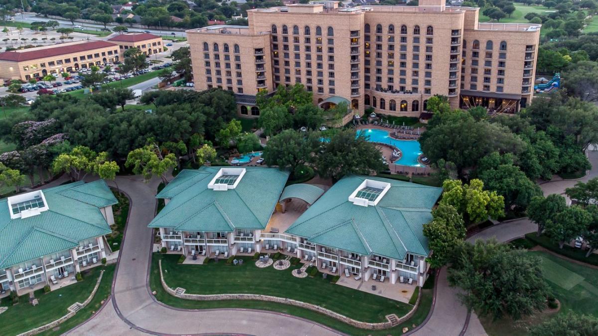 Relax and Unwind at the Ritz-Carlton Dallas, Las Colinas