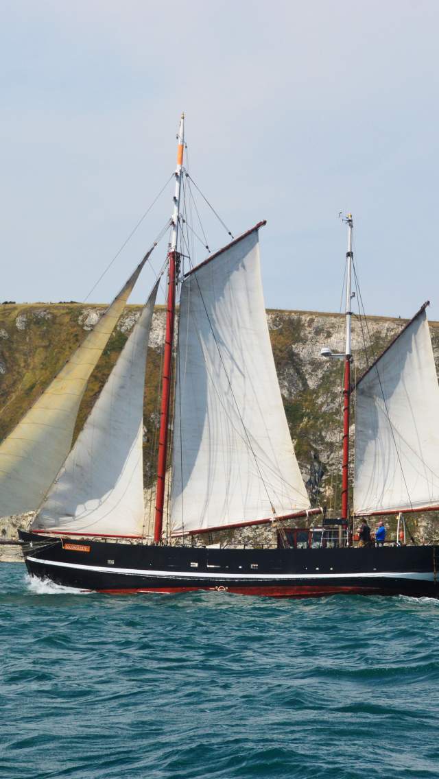 Clipper sailing boat on the Jurassic Coast photo credit Moonfleet Adventure Sailing