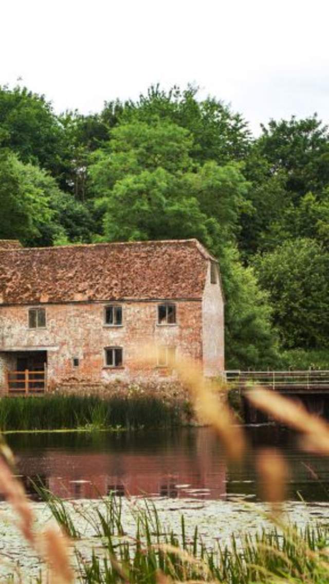 River Stour in front of Sturminster Newton Mill