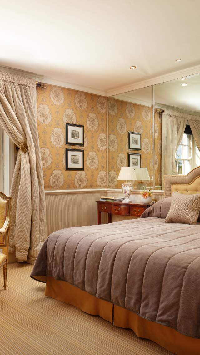 Superior Bedroom at Summer Lodge